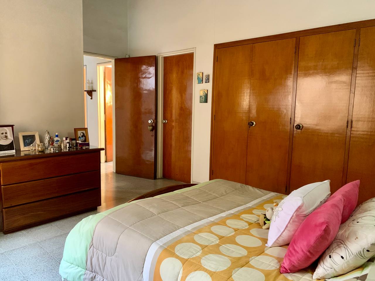 calle 32f # 75 c 105 calle 32f # 75 c 105, laureles, 5 Habitaciones Habitaciones, ,3 BathroomsBathrooms,Casa,En Arriendo,calle 32f # 75 c 105,2,1133