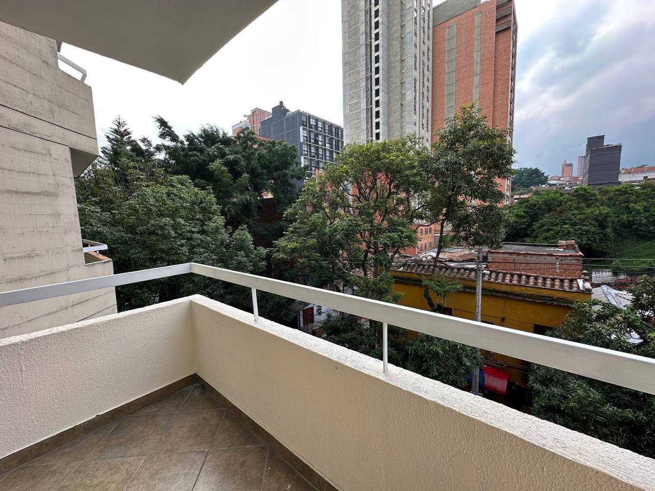 Cra. 39 #47-53, Carrera 39, Bomboná, 051052, 2 Habitaciones Habitaciones, ,1 BañoBathrooms,Apartamento,En Venta,Torres de la giralda 402 ,Carrera 39,1146