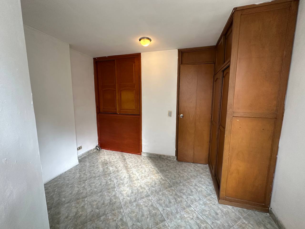 Cra. 39 #47-53, Carrera 39, Bomboná, 051052, 2 Habitaciones Habitaciones, ,1 BañoBathrooms,Apartamento,En Venta,Torres de la giralda 402 ,Carrera 39,1146