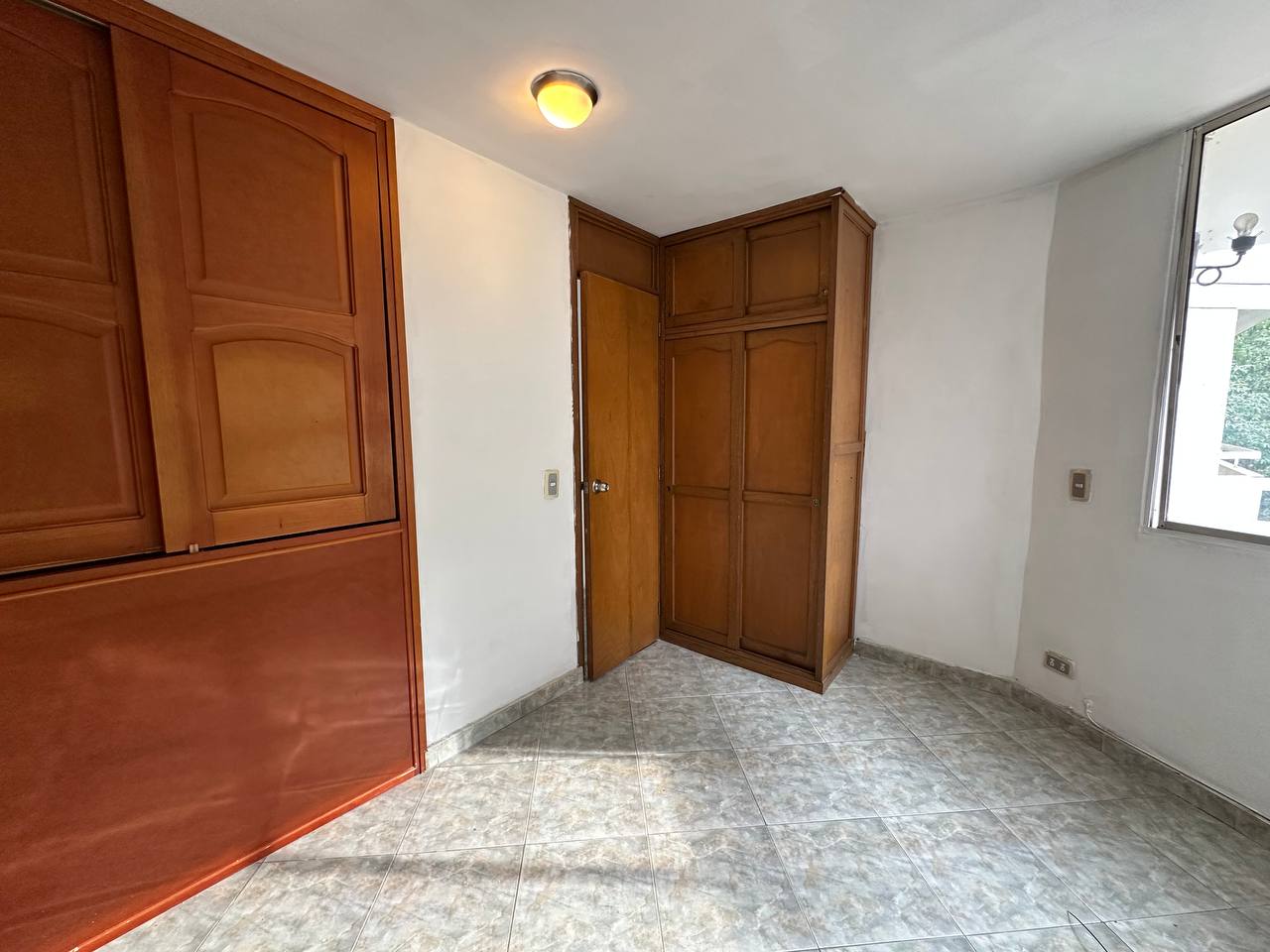 Cra. 39 #47-53, Carrera 39, Bomboná, 051052, 2 Habitaciones Habitaciones, ,1 BañoBathrooms,Apartamento,En Venta,Torres de la giralda 402 ,Carrera 39,1146