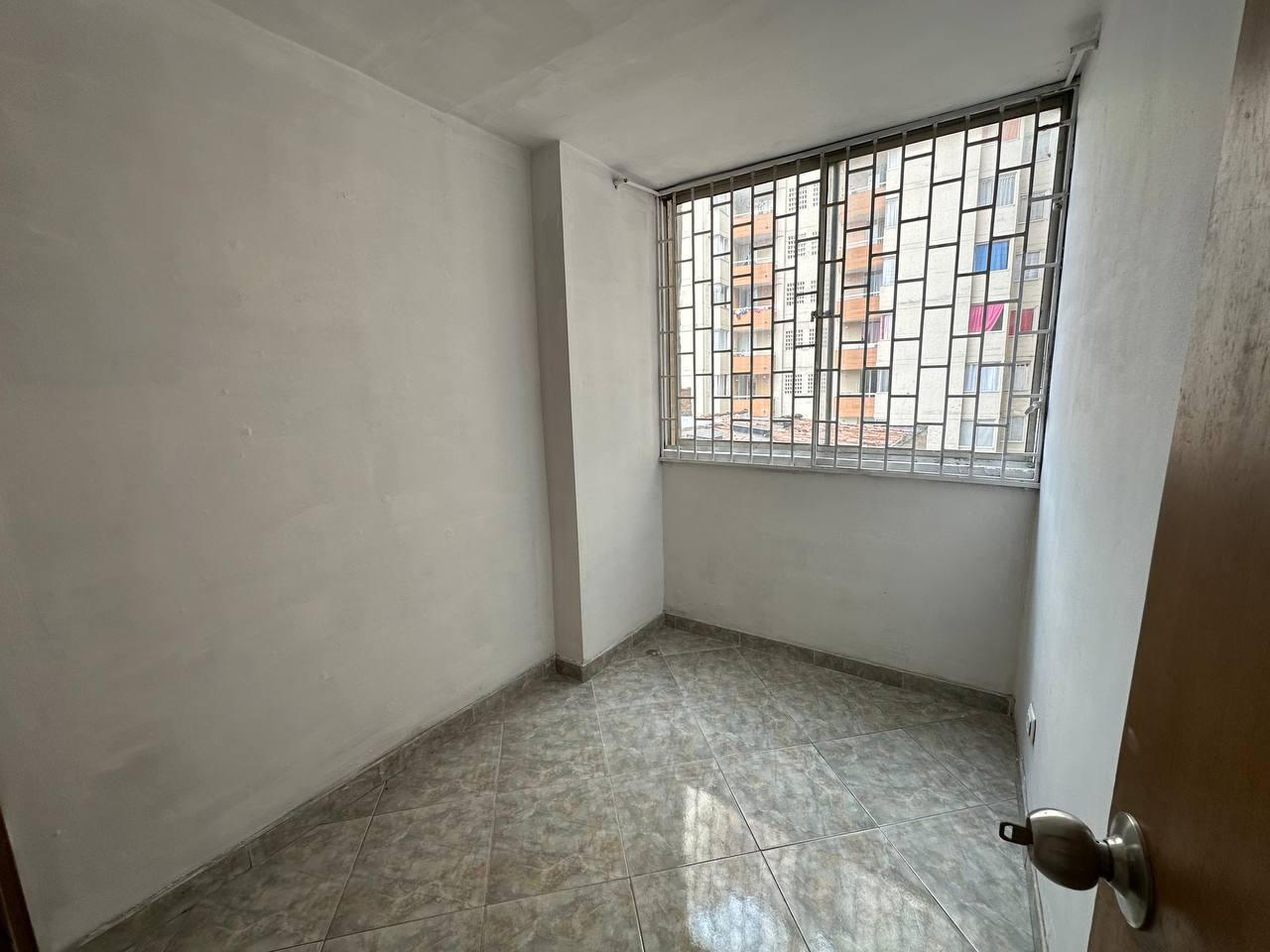 Cra. 39 #47-53, Carrera 39, Bomboná, 051052, 2 Habitaciones Habitaciones, ,1 BañoBathrooms,Apartamento,En Venta,Torres de la giralda 402 ,Carrera 39,1146