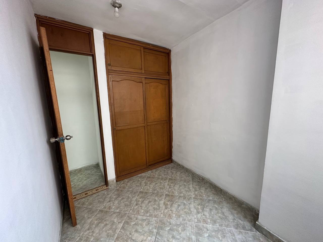 Cra. 39 #47-53, Carrera 39, Bomboná, 051052, 2 Habitaciones Habitaciones, ,1 BañoBathrooms,Apartamento,En Venta,Torres de la giralda 402 ,Carrera 39,1146