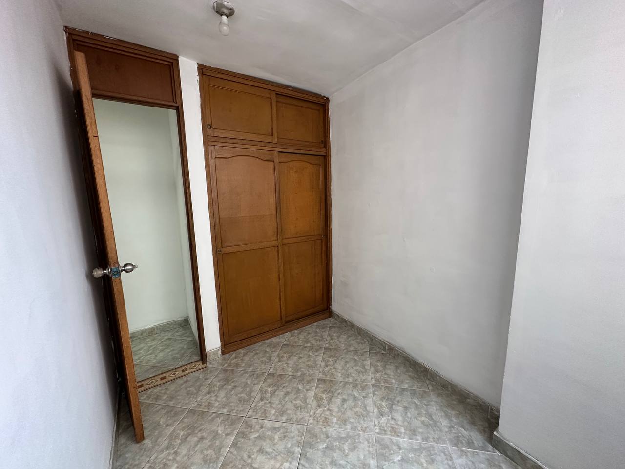 Cra. 39 #47-53, Carrera 39, Bomboná, 051052, 2 Habitaciones Habitaciones, ,1 BañoBathrooms,Apartamento,En Venta,Torres de la giralda 402 ,Carrera 39,1146