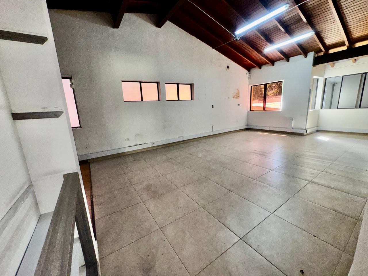 La aguacatala, 10 Habitaciones Habitaciones,6 BathroomsBathrooms,Oficina,En Arriendo,1203