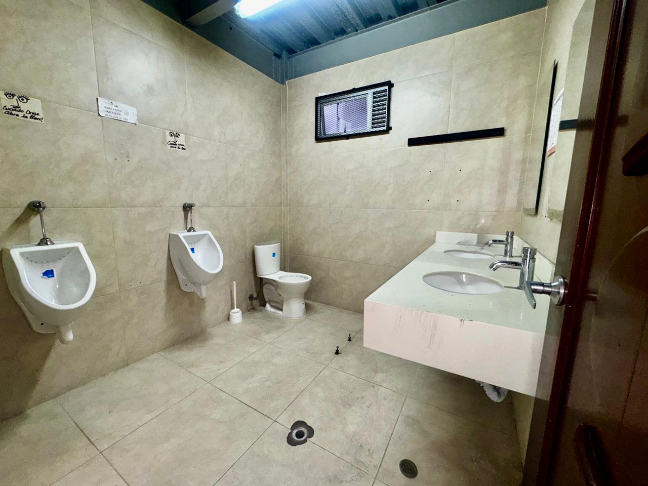 La aguacatala, 10 Habitaciones Habitaciones,6 BathroomsBathrooms,Oficina,En Arriendo,1203