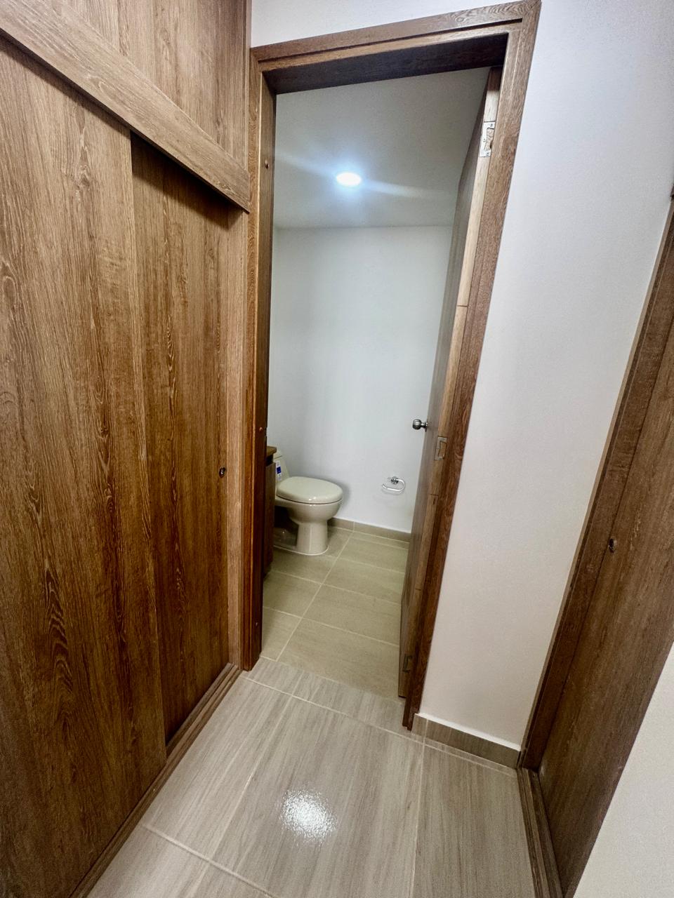 Cra. 98B, Calazans, 2 Habitaciones Habitaciones, ,2 BathroomsBathrooms,Apartamento,En Arriendo,EntreJardines,Cra. 98B,23,1204