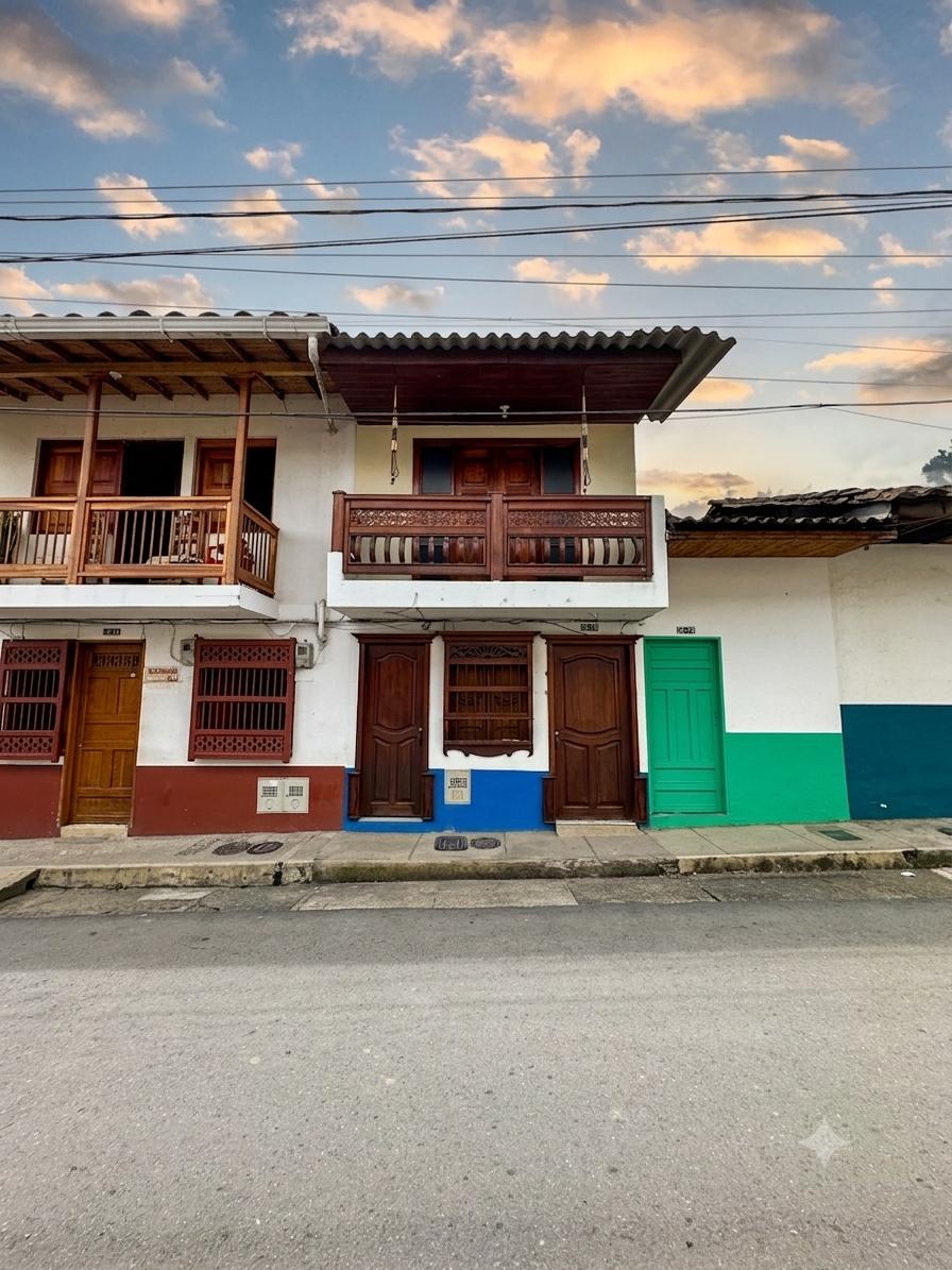 Jardin, Cerca al parque, 6 Habitaciones Habitaciones, ,2 BathroomsBathrooms,Apartamento,En Venta,Jardin ,1211