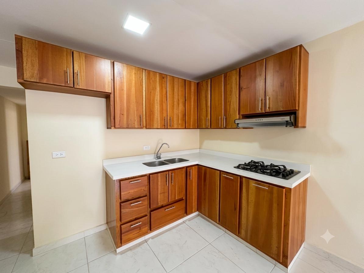 Jardin, Cerca al parque, 6 Habitaciones Habitaciones, ,2 BathroomsBathrooms,Apartamento,En Venta,Jardin ,1211