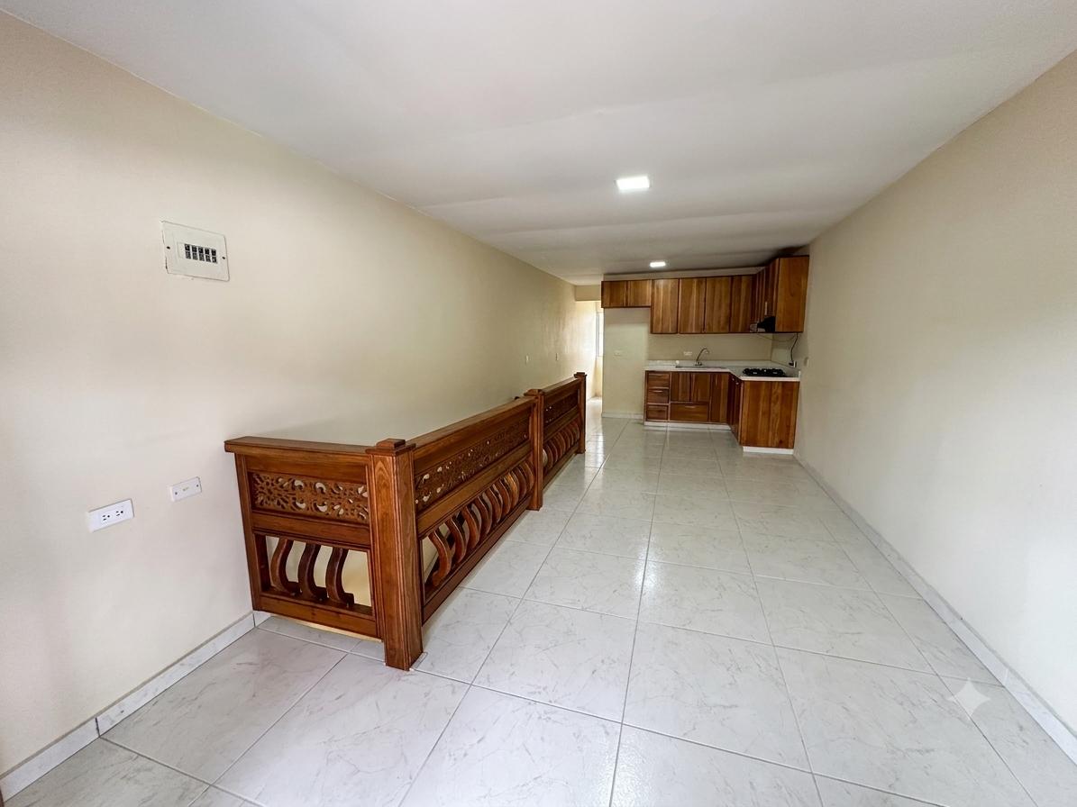 Jardin, Cerca al parque, 6 Habitaciones Habitaciones, ,2 BathroomsBathrooms,Apartamento,En Venta,Jardin ,1211