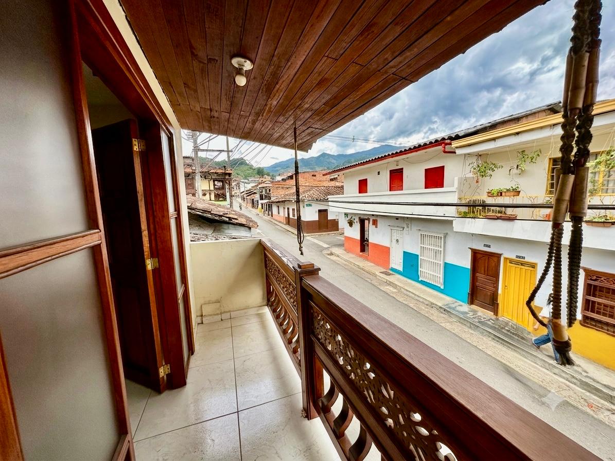 Jardin, Cerca al parque, 6 Habitaciones Habitaciones, ,2 BathroomsBathrooms,Apartamento,En Venta,Jardin ,1211