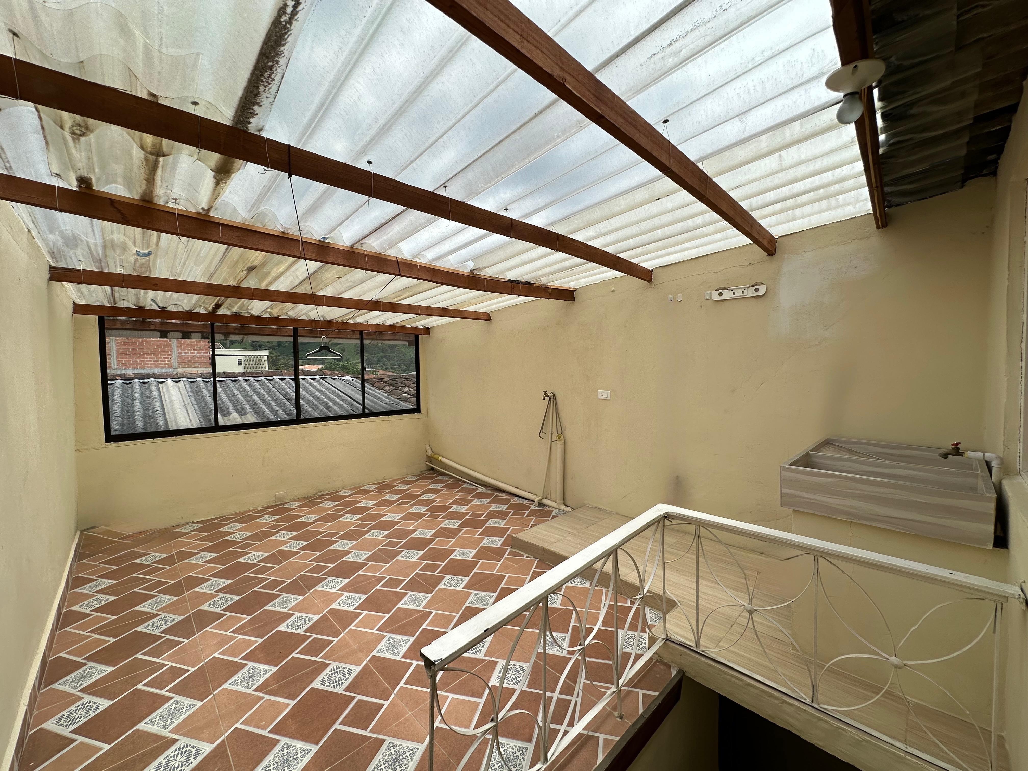 Jardin, Cerca al parque, 6 Habitaciones Habitaciones, ,2 BathroomsBathrooms,Apartamento,En Venta,Jardin ,1211