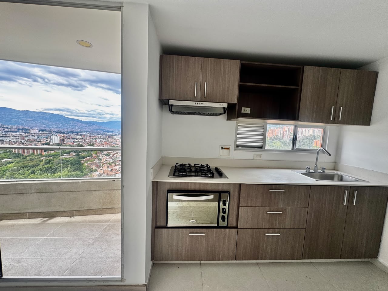 Cra. 25 #41b Sur-37 local 201, Zona 6, Envigado, A Cra. 25 #41b Sur-37 local 201, Zona 6, Envigado, A, Las Antillas, 3 Habitaciones Habitaciones, ,2 BathroomsBathrooms,Apartamento,En Arriendo,Aluna apartamentos,Cra. 25 #41b Sur-37 local 201, Zona 6, Envigado, A,7,891718
