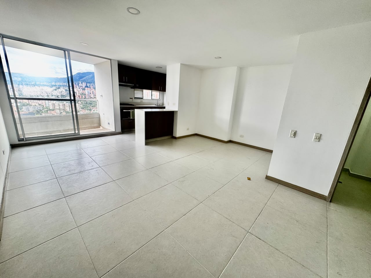 Cra. 25 #41b Sur-37 local 201, Zona 6, Envigado, A Cra. 25 #41b Sur-37 local 201, Zona 6, Envigado, A, Las Antillas, 3 Habitaciones Habitaciones, ,2 BathroomsBathrooms,Apartamento,En Arriendo,Aluna apartamentos,Cra. 25 #41b Sur-37 local 201, Zona 6, Envigado, A,7,891718