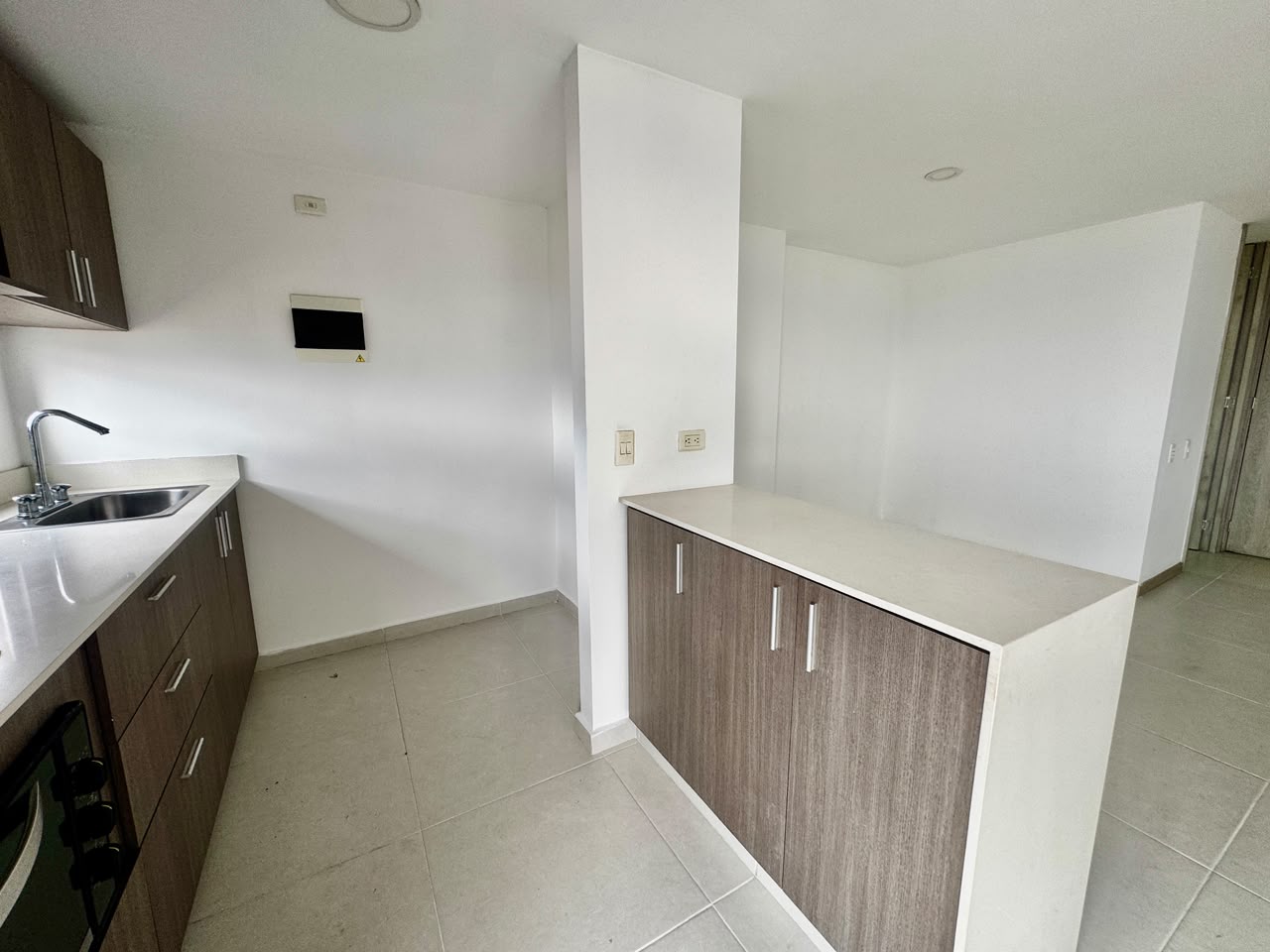 Cra. 25 #41b Sur-37 local 201, Zona 6, Envigado, A Cra. 25 #41b Sur-37 local 201, Zona 6, Envigado, A, Las Antillas, 3 Habitaciones Habitaciones, ,2 BathroomsBathrooms,Apartamento,En Arriendo,Aluna apartamentos,Cra. 25 #41b Sur-37 local 201, Zona 6, Envigado, A,7,891718