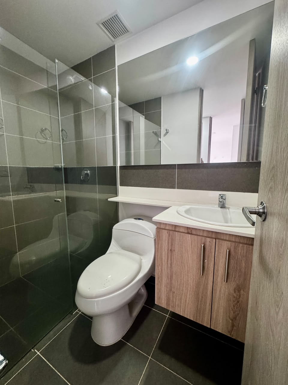Cra. 25 #41b Sur-37 local 201, Zona 6, Envigado, A Cra. 25 #41b Sur-37 local 201, Zona 6, Envigado, A, Las Antillas, 3 Habitaciones Habitaciones, ,2 BathroomsBathrooms,Apartamento,En Arriendo,Aluna apartamentos,Cra. 25 #41b Sur-37 local 201, Zona 6, Envigado, A,7,891718