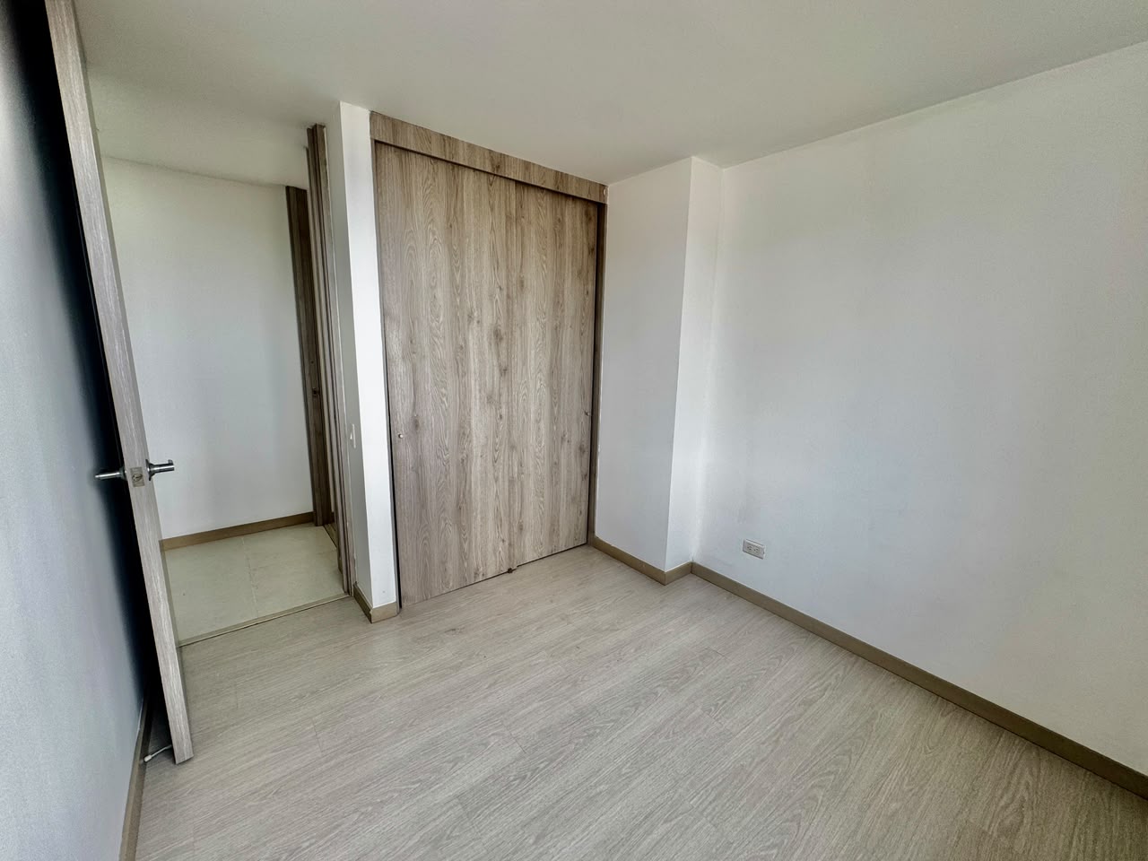 Cra. 25 #41b Sur-37 local 201, Zona 6, Envigado, A Cra. 25 #41b Sur-37 local 201, Zona 6, Envigado, A, Las Antillas, 3 Habitaciones Habitaciones, ,2 BathroomsBathrooms,Apartamento,En Arriendo,Aluna apartamentos,Cra. 25 #41b Sur-37 local 201, Zona 6, Envigado, A,7,891718