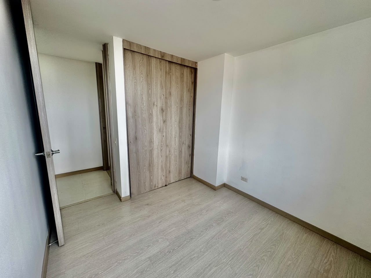 Cra. 25 #41b Sur-37 local 201, Zona 6, Envigado, A Cra. 25 #41b Sur-37 local 201, Zona 6, Envigado, A, Las Antillas, 3 Habitaciones Habitaciones, ,2 BathroomsBathrooms,Apartamento,En Arriendo,Aluna apartamentos,Cra. 25 #41b Sur-37 local 201, Zona 6, Envigado, A,7,891718