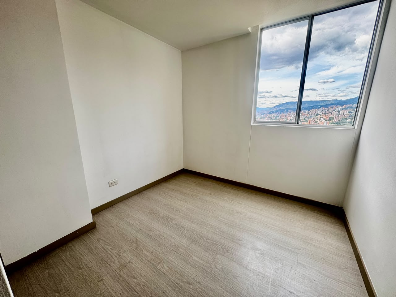 Cra. 25 #41b Sur-37 local 201, Zona 6, Envigado, A Cra. 25 #41b Sur-37 local 201, Zona 6, Envigado, A, Las Antillas, 3 Habitaciones Habitaciones, ,2 BathroomsBathrooms,Apartamento,En Arriendo,Aluna apartamentos,Cra. 25 #41b Sur-37 local 201, Zona 6, Envigado, A,7,891718