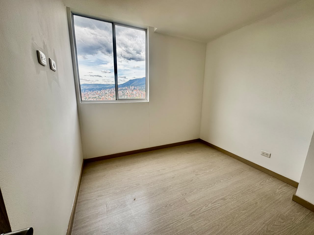 Cra. 25 #41b Sur-37 local 201, Zona 6, Envigado, A Cra. 25 #41b Sur-37 local 201, Zona 6, Envigado, A, Las Antillas, 3 Habitaciones Habitaciones, ,2 BathroomsBathrooms,Apartamento,En Arriendo,Aluna apartamentos,Cra. 25 #41b Sur-37 local 201, Zona 6, Envigado, A,7,891718