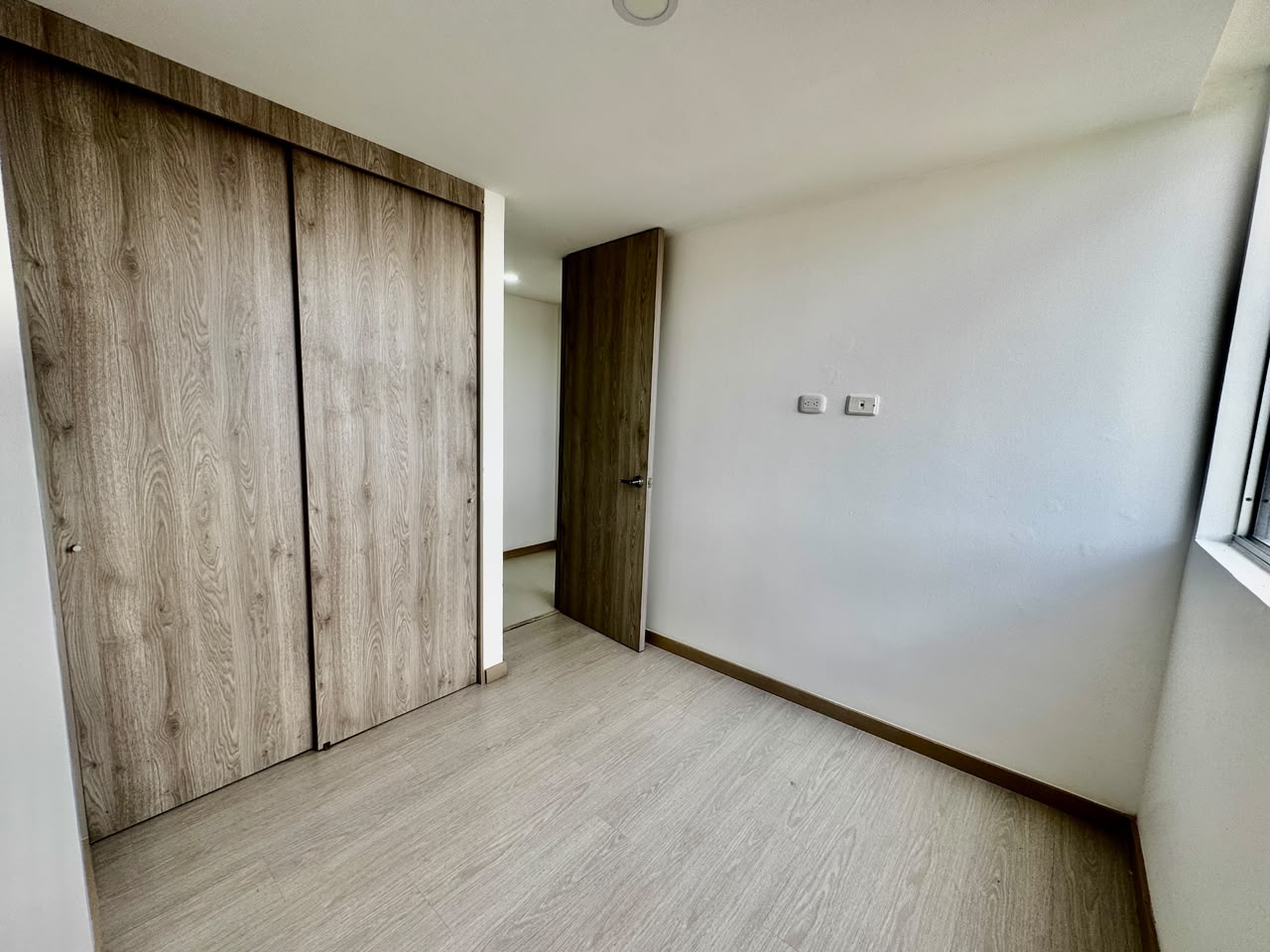 Cra. 25 #41b Sur-37 local 201, Zona 6, Envigado, A Cra. 25 #41b Sur-37 local 201, Zona 6, Envigado, A, Las Antillas, 3 Habitaciones Habitaciones, ,2 BathroomsBathrooms,Apartamento,En Arriendo,Aluna apartamentos,Cra. 25 #41b Sur-37 local 201, Zona 6, Envigado, A,7,891718
