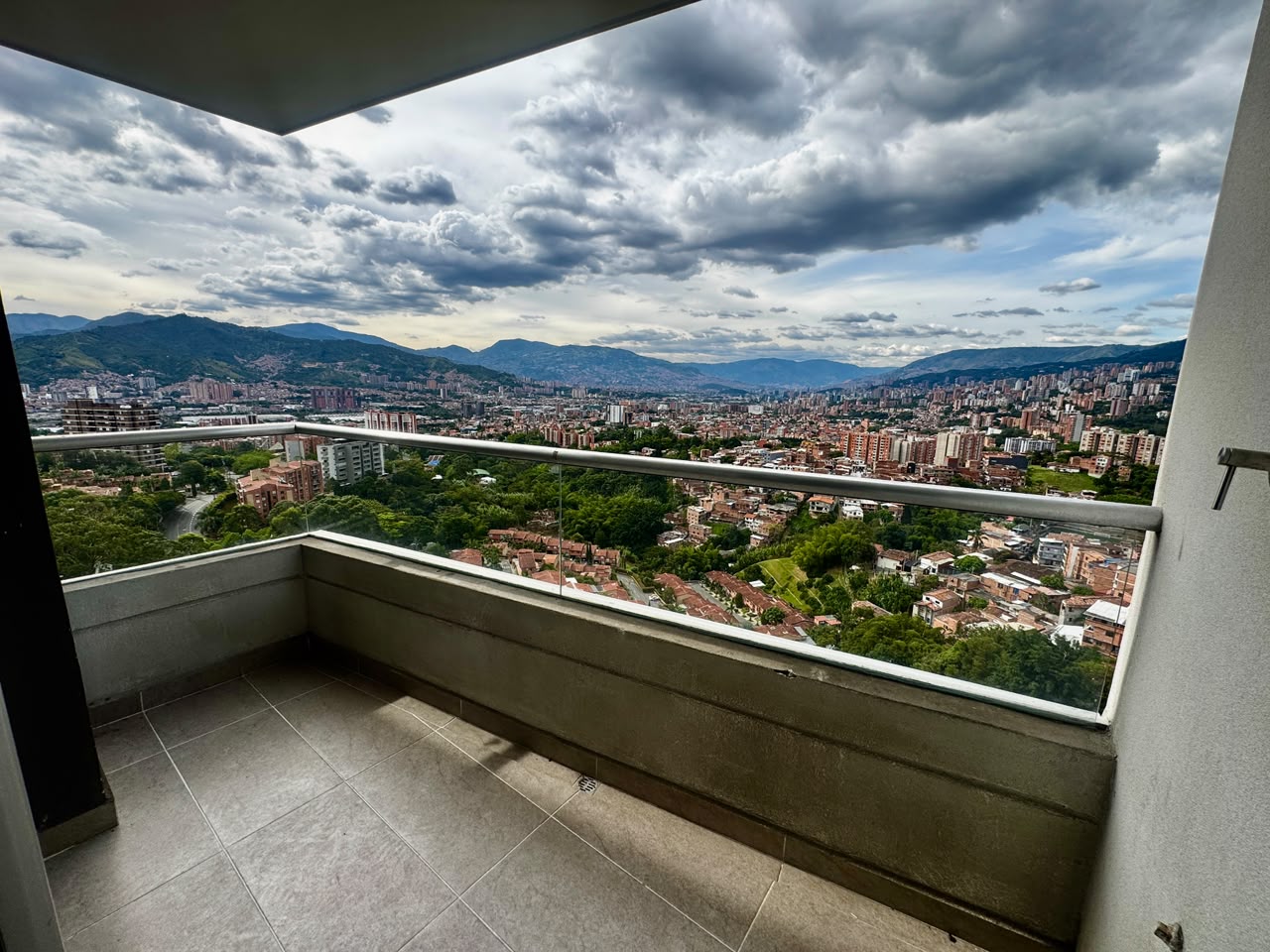 Cra. 25 #41b Sur-37 local 201, Zona 6, Envigado, A Cra. 25 #41b Sur-37 local 201, Zona 6, Envigado, A, Las Antillas, 3 Habitaciones Habitaciones, ,2 BathroomsBathrooms,Apartamento,En Arriendo,Aluna apartamentos,Cra. 25 #41b Sur-37 local 201, Zona 6, Envigado, A,7,891718