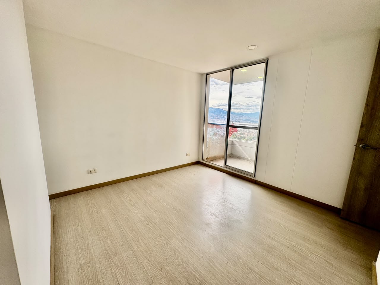 Cra. 25 #41b Sur-37 local 201, Zona 6, Envigado, A Cra. 25 #41b Sur-37 local 201, Zona 6, Envigado, A, Las Antillas, 3 Habitaciones Habitaciones, ,2 BathroomsBathrooms,Apartamento,En Arriendo,Aluna apartamentos,Cra. 25 #41b Sur-37 local 201, Zona 6, Envigado, A,7,891718